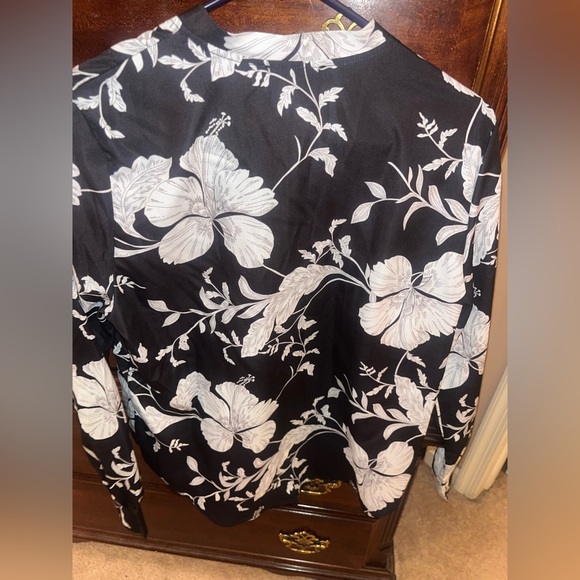 *BRAND NEW/ UNUSED* Women’s FashionnFloral Emotions Button Down Black Top- Small - Picture 7 of 11